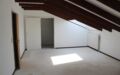 großes Schlafzimmer DG - Blick zum Abstellraum